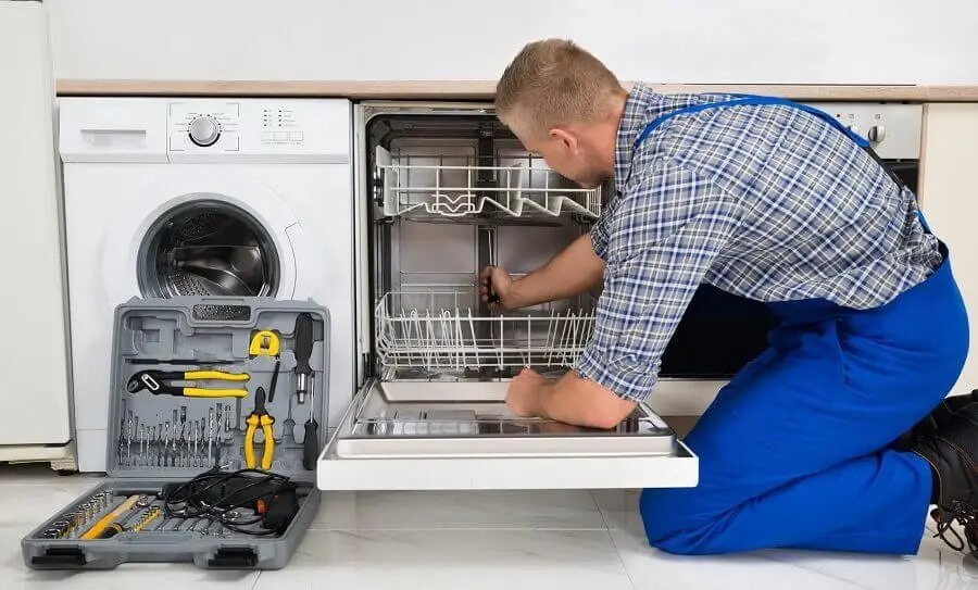 Bala Maytag servisi teknisyen ekibi beyaz eşya tamiri yaparken